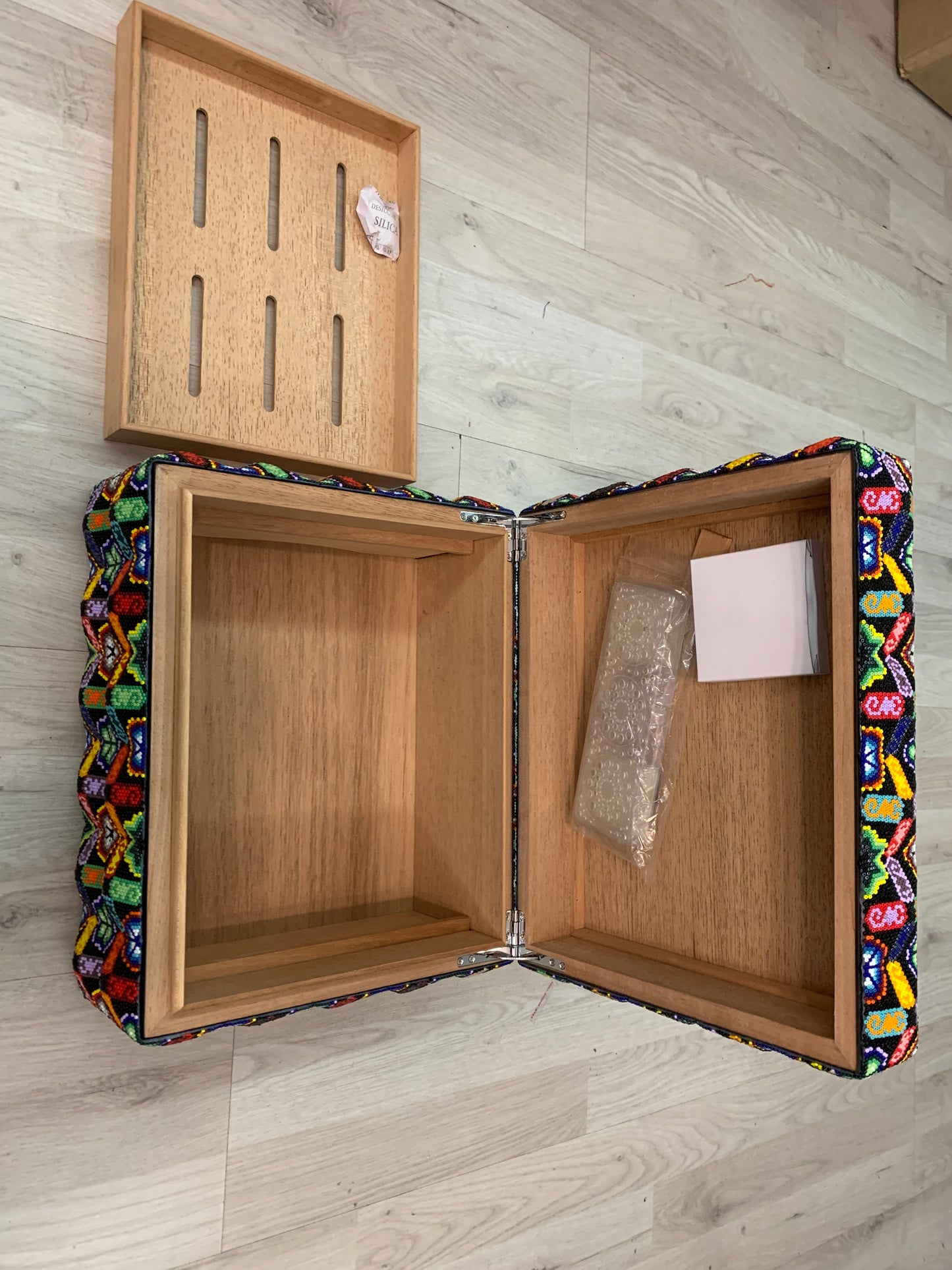 Caja de Puros Huichol