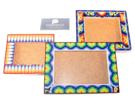 Porta Retrato de tres divisiones Arte Huichol - Pamparyus 