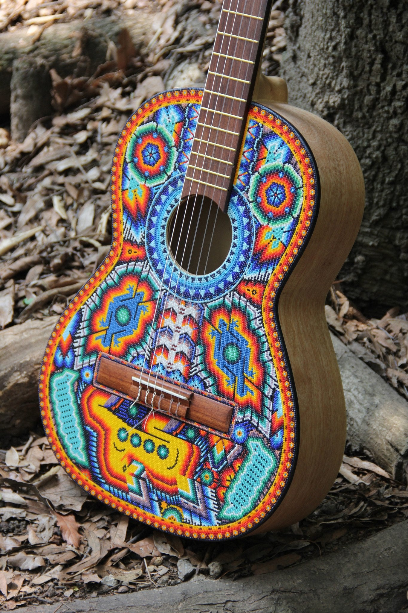 Guitarra Pamparyus Corchea Huichol Arte Huichol - Pamparyus 