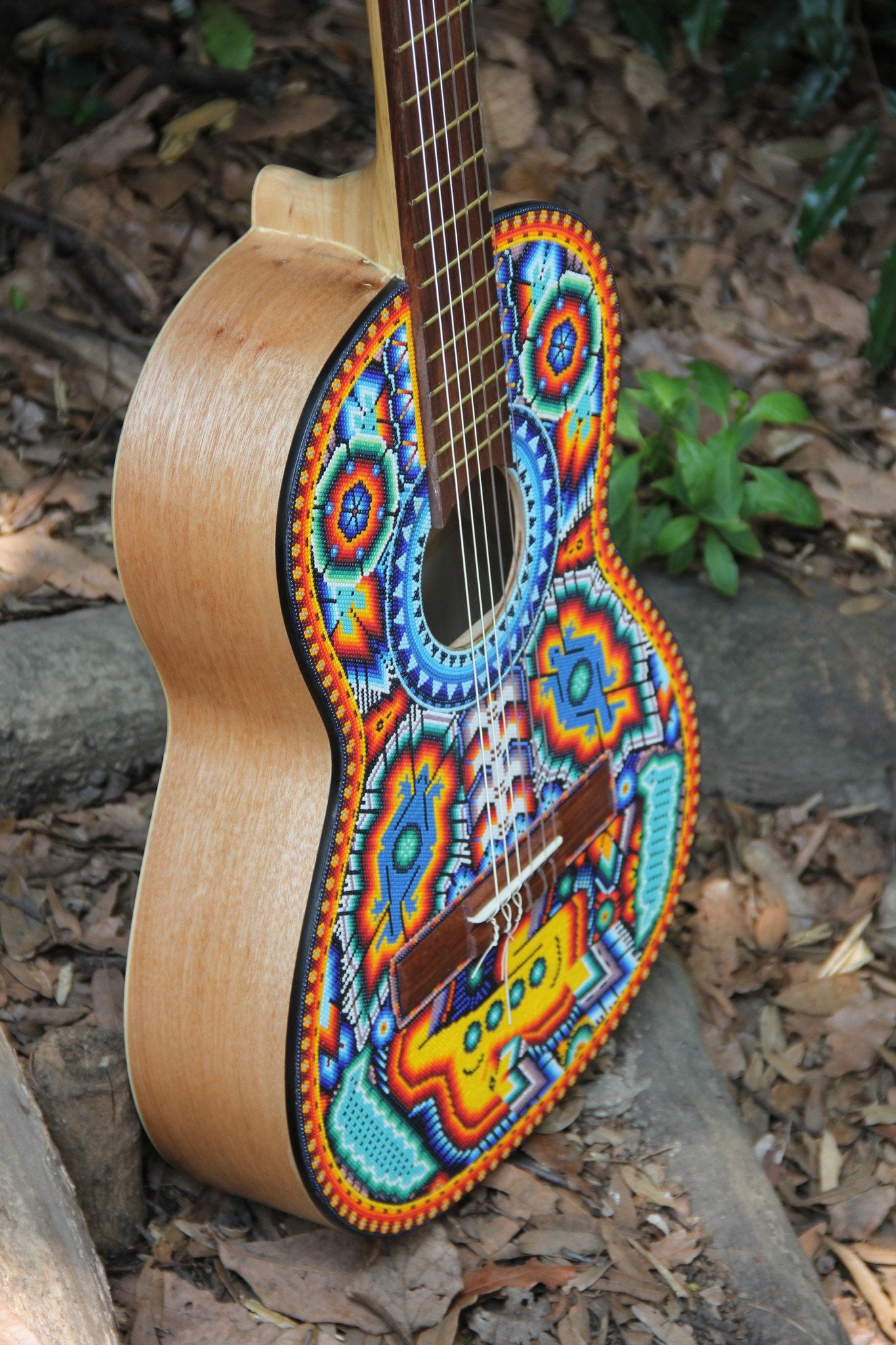Guitarra Pamparyus Corchea Huichol Arte Huichol - Pamparyus 