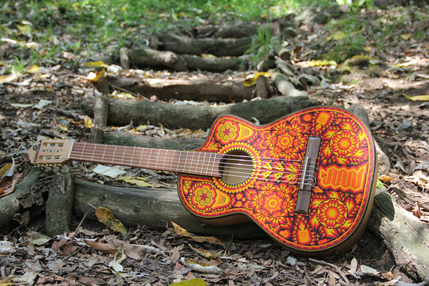 Guitarra Pamparyus Corchea Huichol Arte Huichol - Pamparyus 