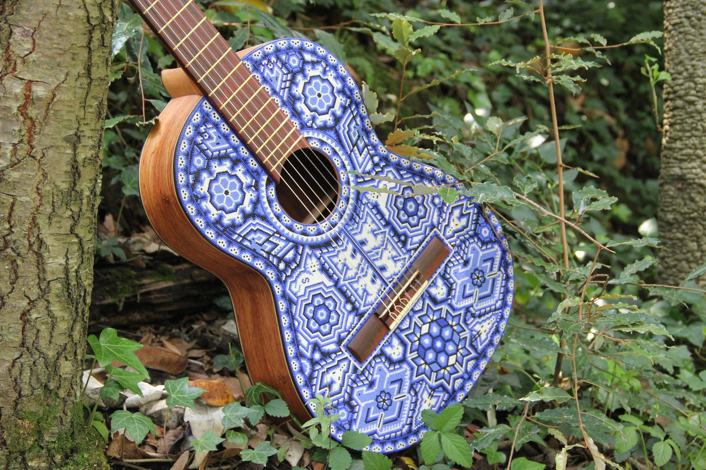Guitarra Pamparyus Corchea Huichol Arte Huichol - Pamparyus 