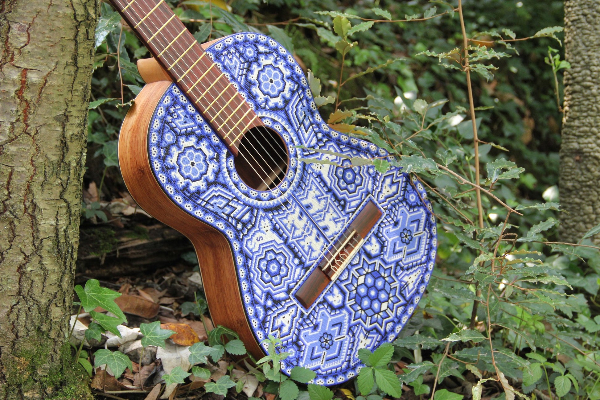 Guitarra Pamparyus Corchea Huichol Arte Huichol - Pamparyus 