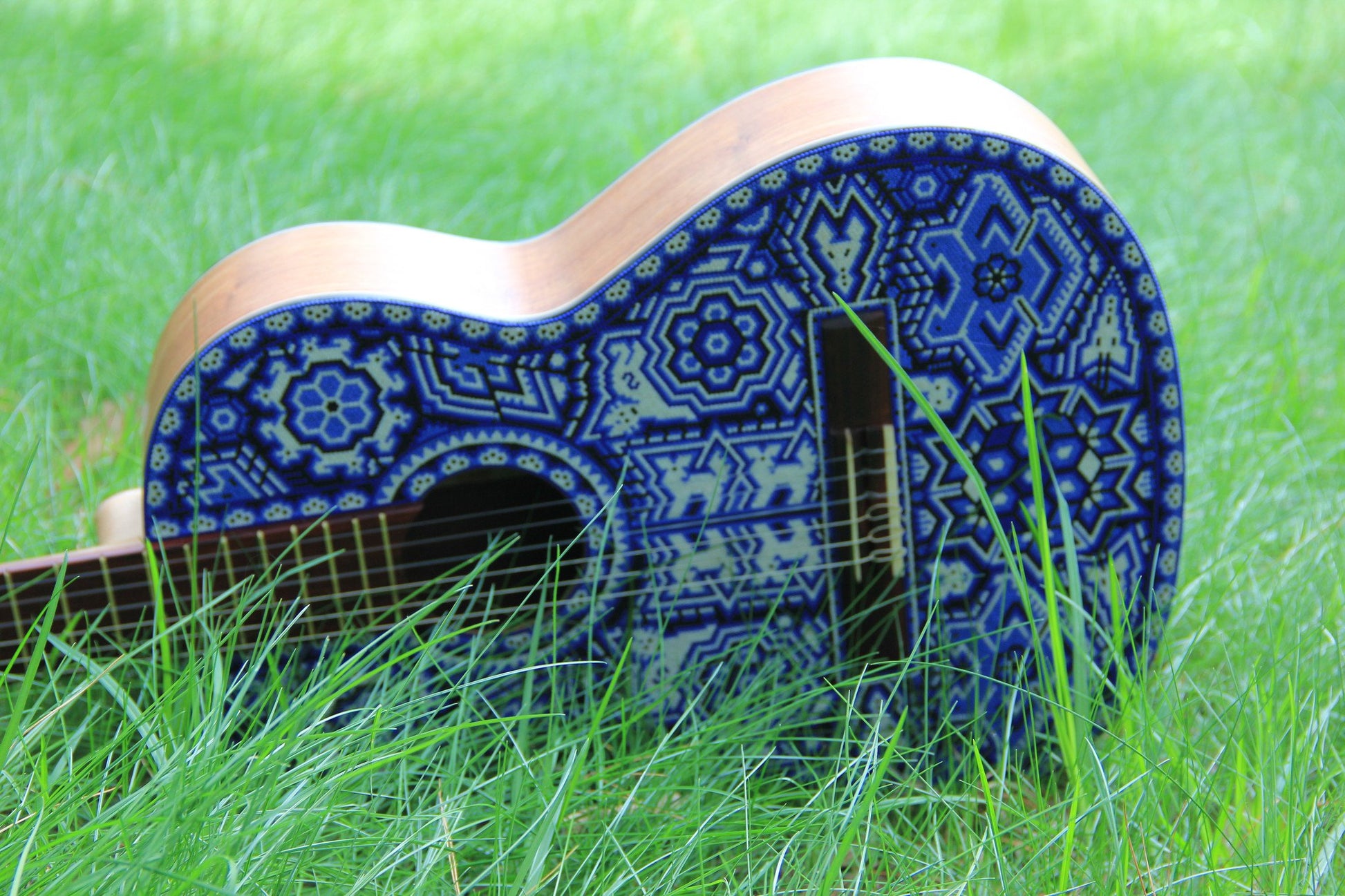 Guitarra Pamparyus Corchea Huichol Arte Huichol - Pamparyus 