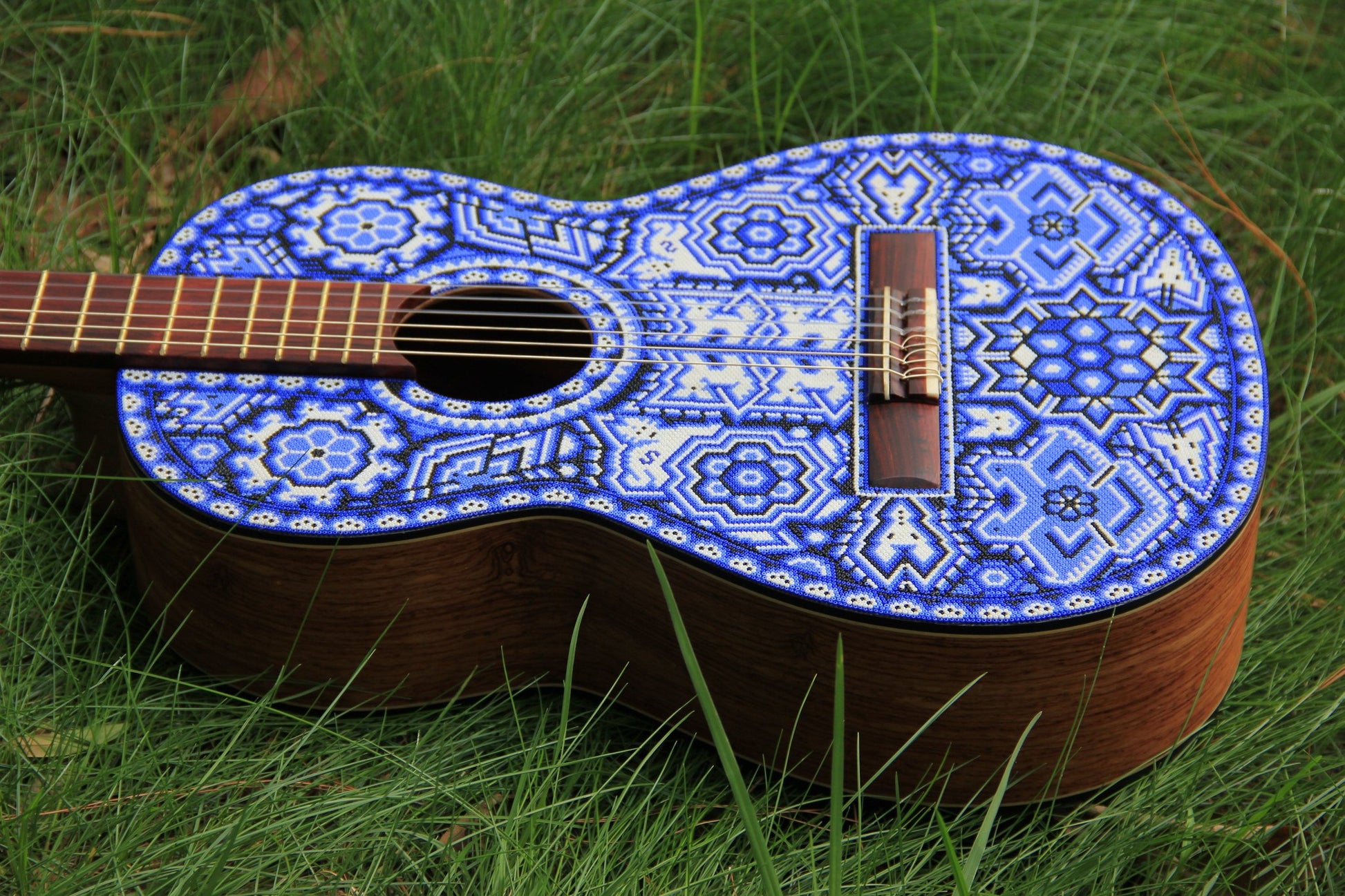 Guitarra Pamparyus Corchea Huichol Arte Huichol - Pamparyus 