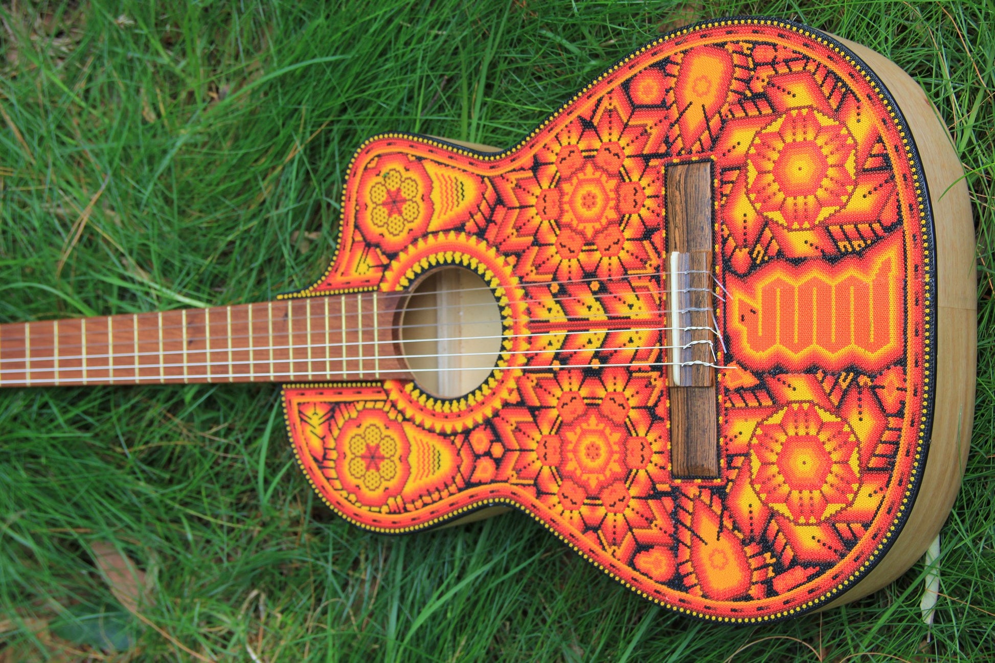 Guitarra Pamparyus Corchea Huichol Arte Huichol - Pamparyus 