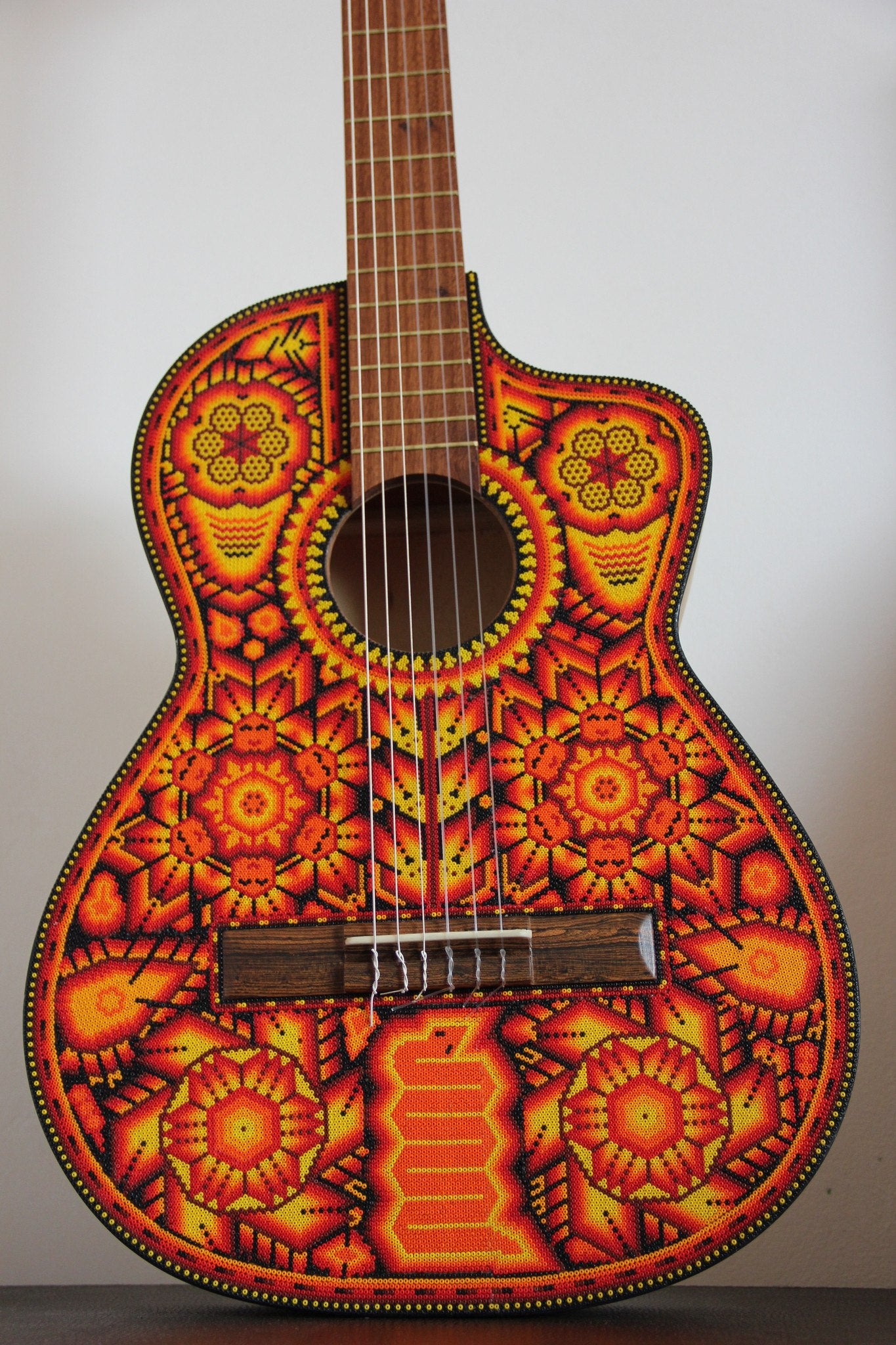 Guitarra Pamparyus Corchea Huichol Arte Huichol - Pamparyus 