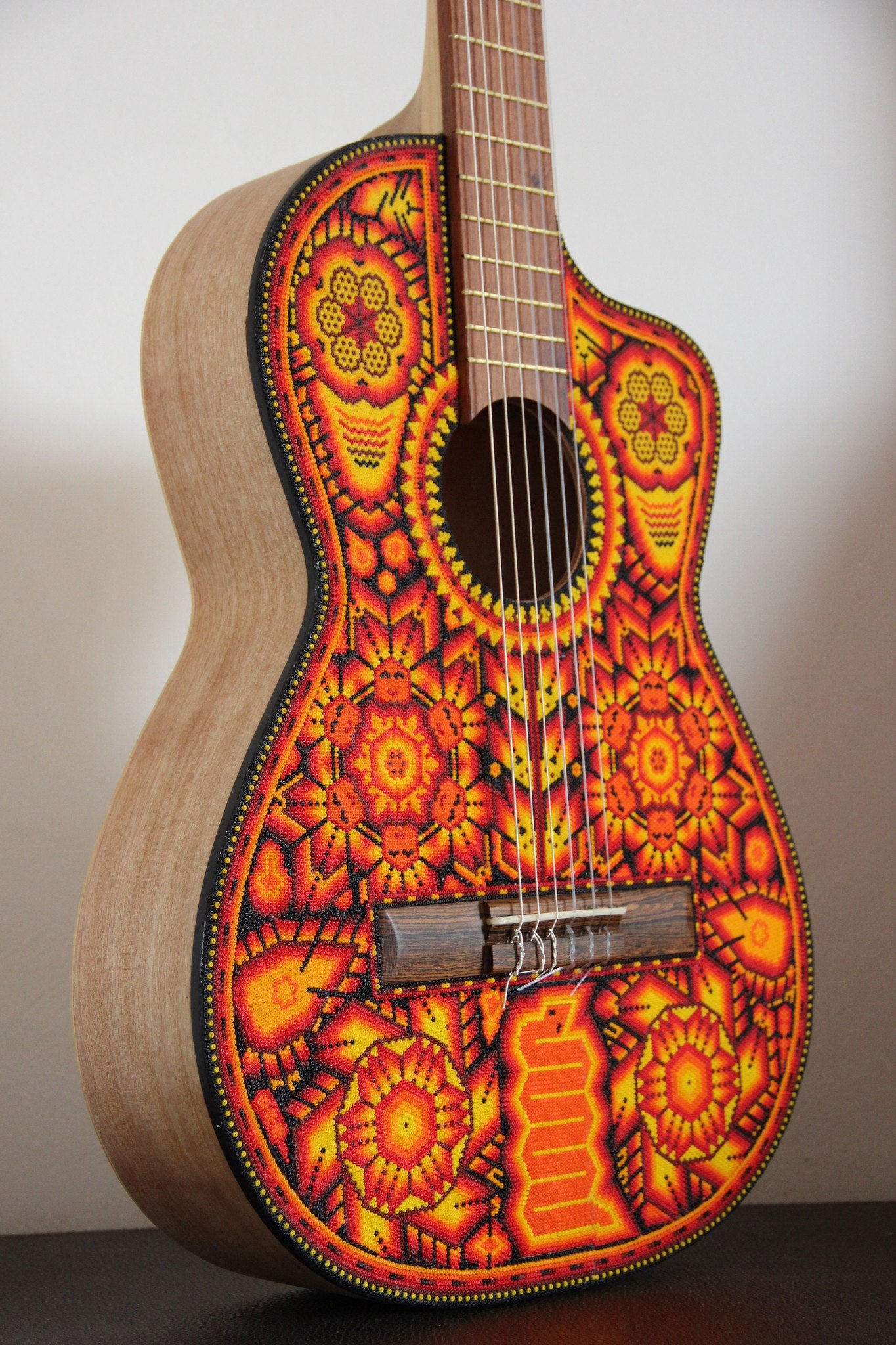 Guitarra Pamparyus Corchea Huichol Arte Huichol - Pamparyus 