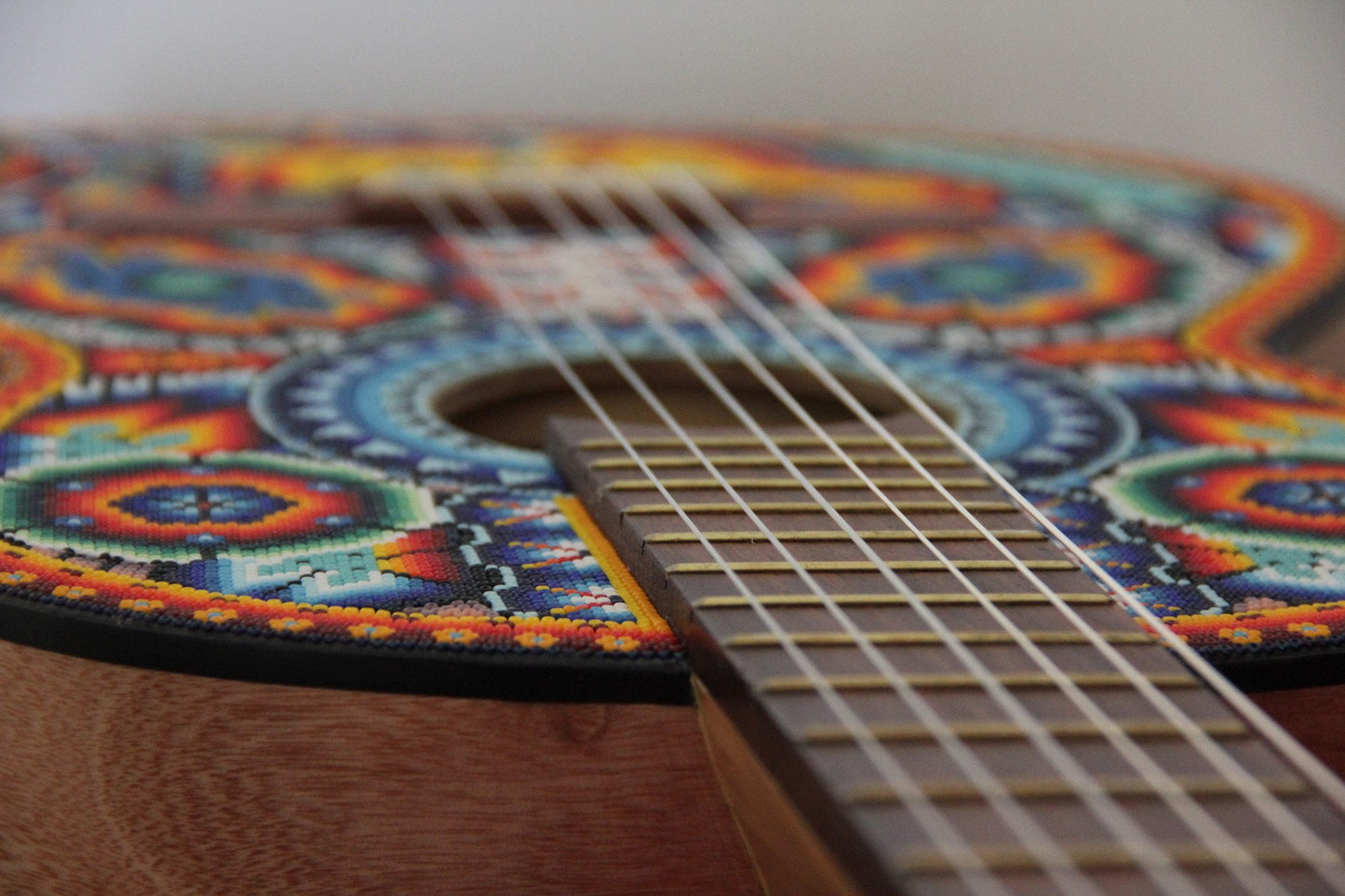 Guitarra Pamparyus Corchea Huichol Arte Huichol - Pamparyus 