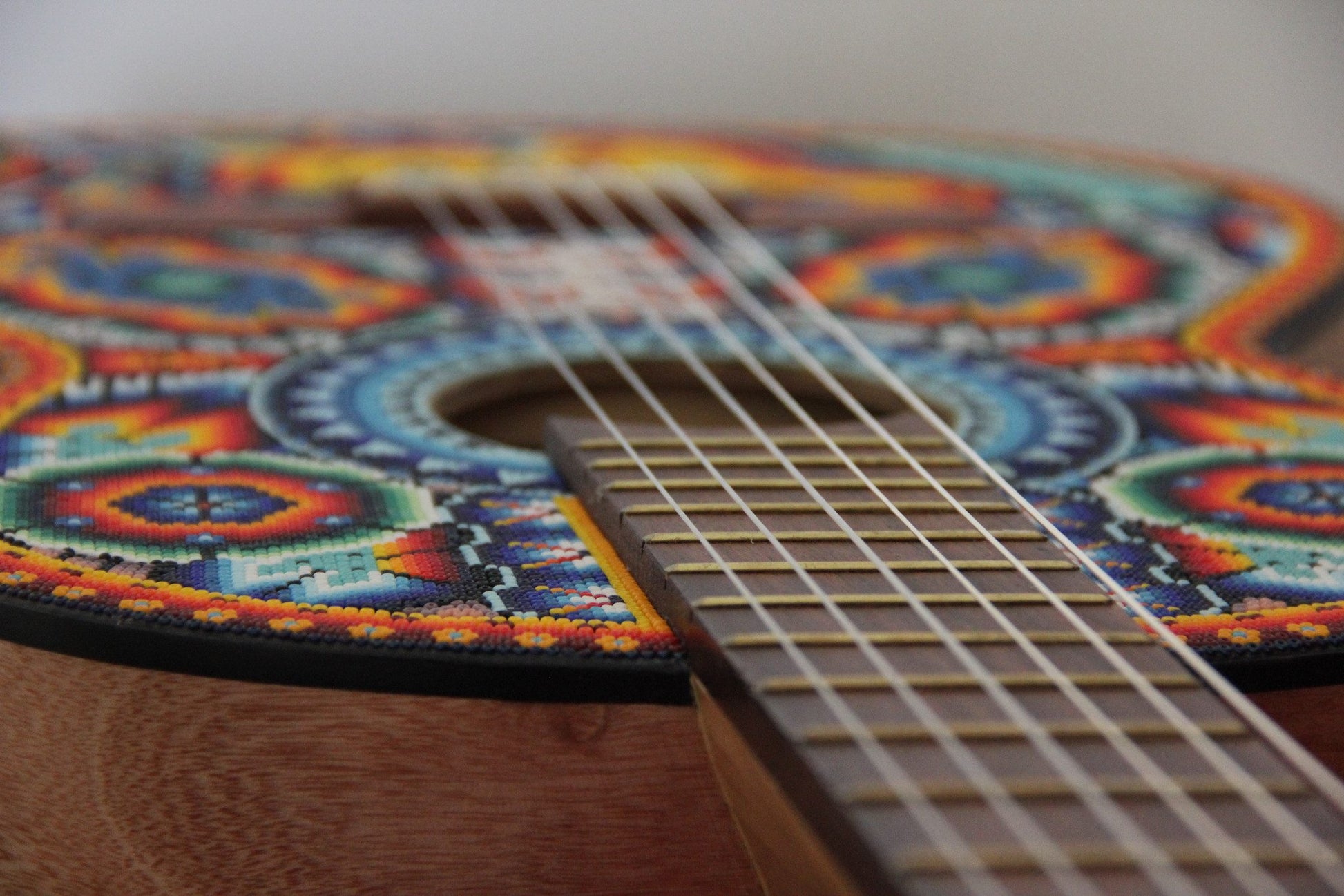 Guitarra Pamparyus Corchea Huichol Arte Huichol - Pamparyus 